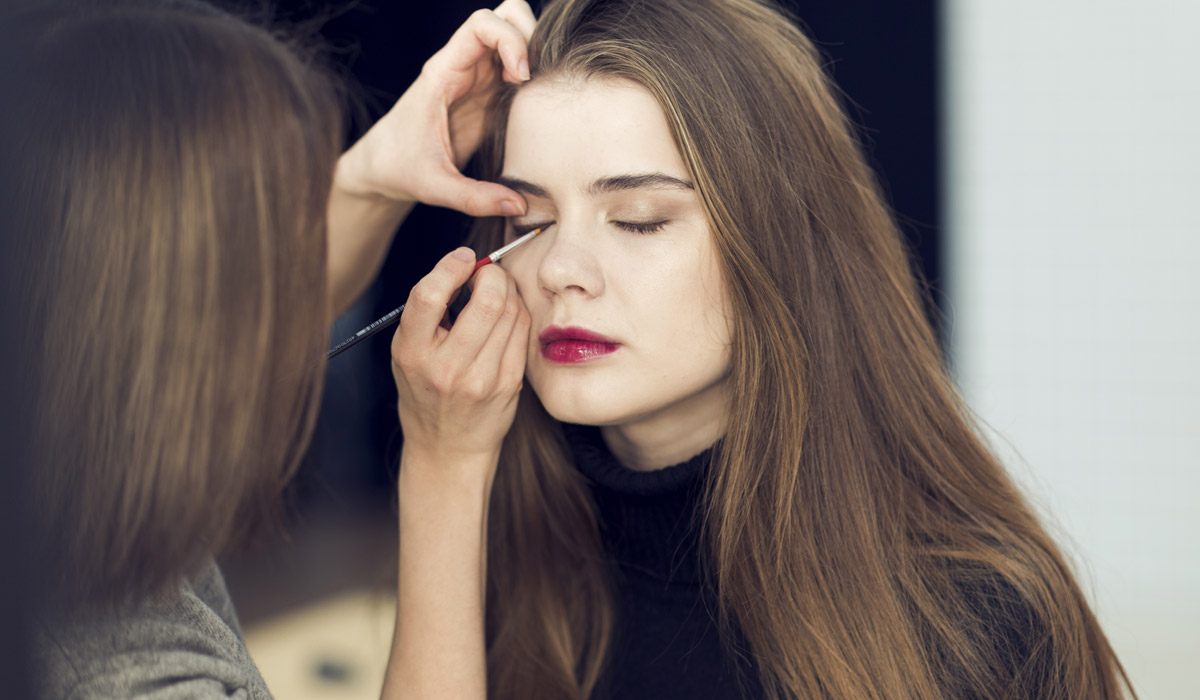 The 7 Worst Songs About Make Ups